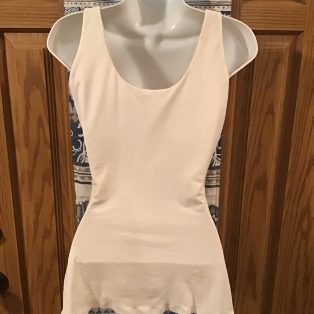 💚3/$25 Medium size white fat free slimming tank top - Picture 2 of 6